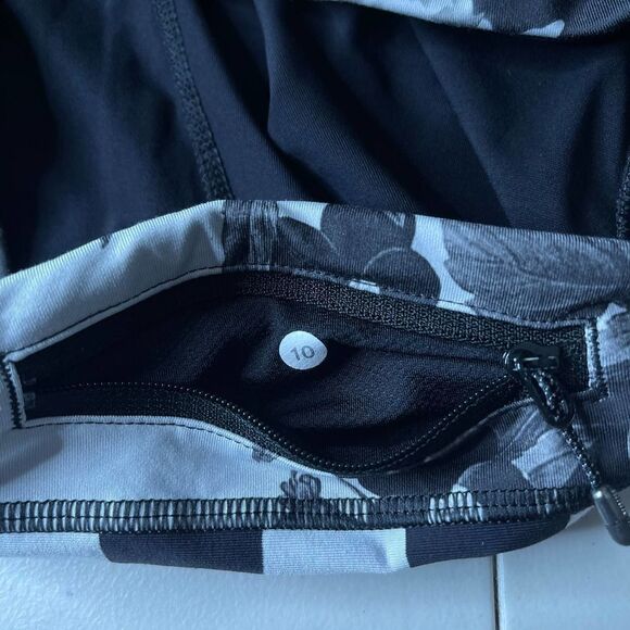 Lululemon Crop Leggings 10 - Picture 6 of 6